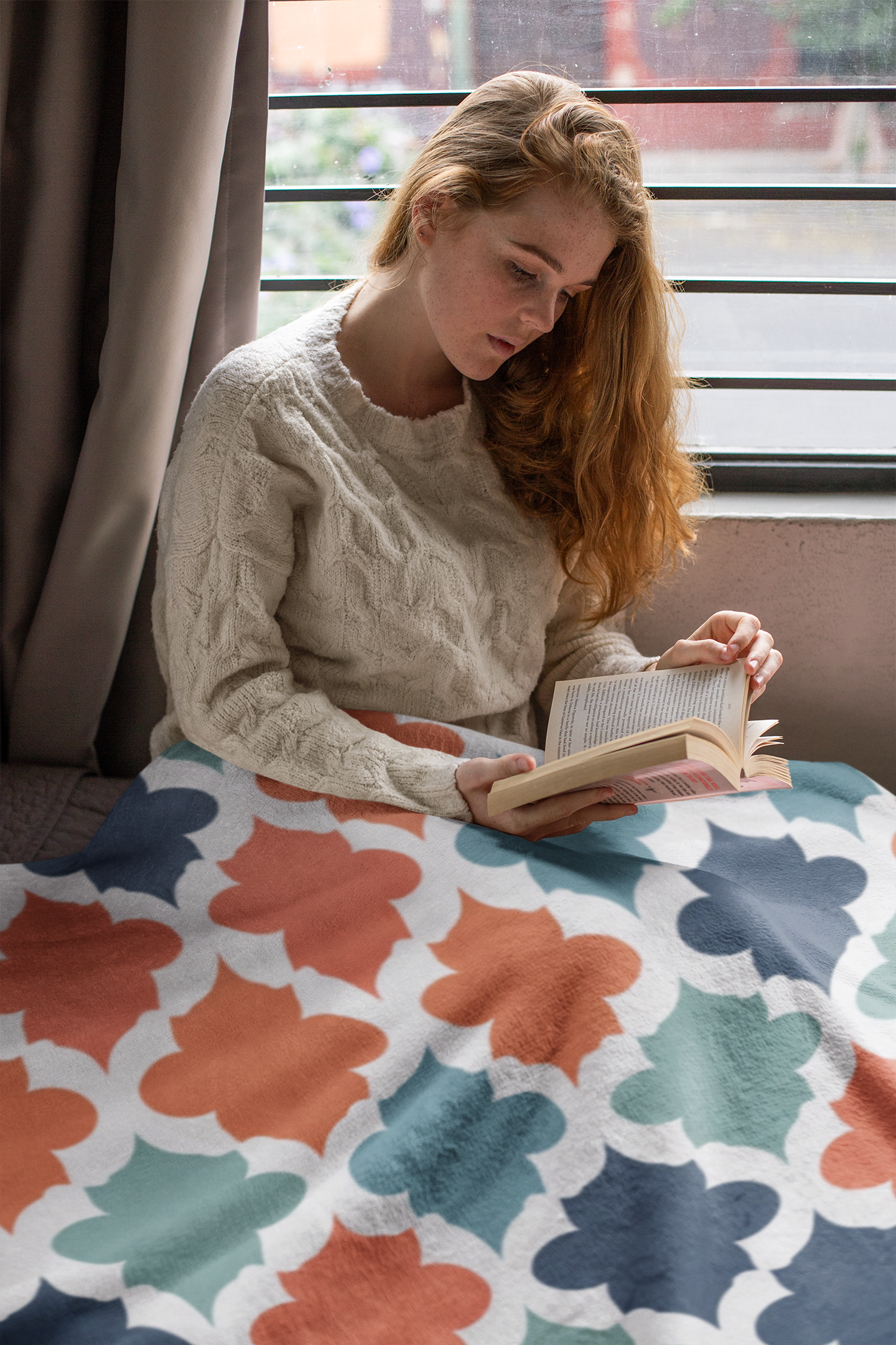 Coastal Quatrefoil: A Refreshing Sea-Inspired Velveteen Fleece Throw Blanket